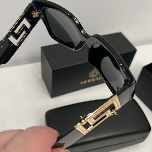 Versace Sunglasses NWT with Box, caring case, cloth - Picture 6 of 11
